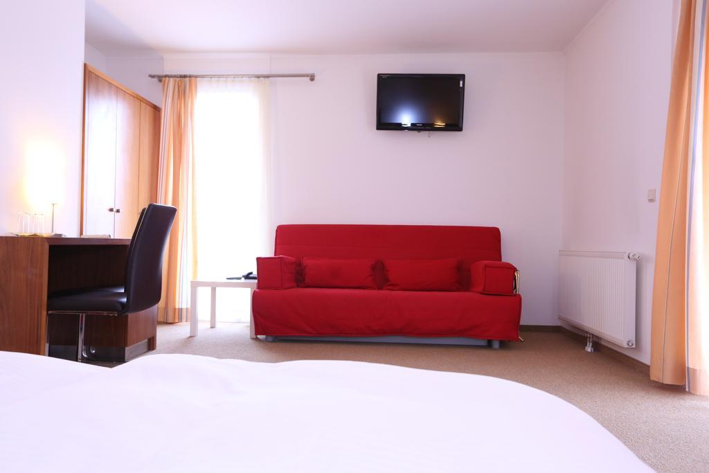Hotel & Konditorei May Neufeld an der Leitha ห้อง รูปภาพ